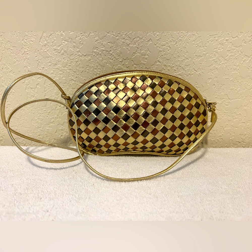 Meyer’s vintage Genuine leather basket weave style Crossbody bag. Gold & Silver